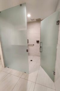 Commercial-Toilet-Glass-Partition---Frosted-Glass-(2)