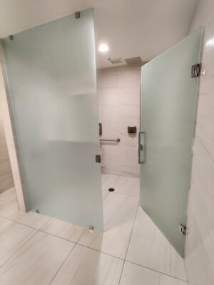 Commercial-Toilet-Glass-Partition---Frosted-Glass-(2)